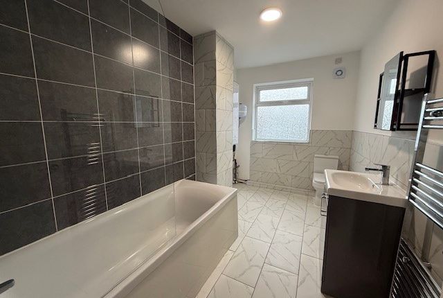 182A, Cheadle photo 2