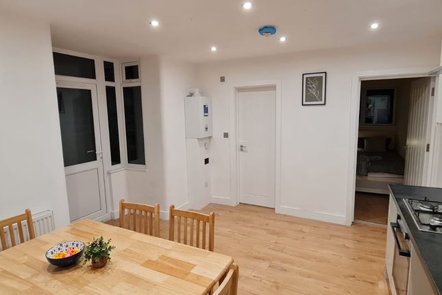 Flat to rent in Wallwood Road, London