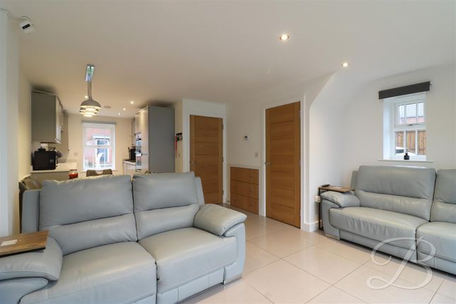 27, Boundary Way, Chesterfield photo 2