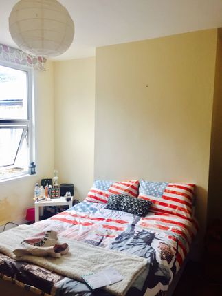 Flat for sale in Grove Green Road, London