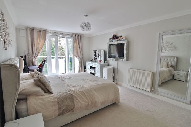 Flat for sale in Portsmouth Road, Horndean, Waterlooville