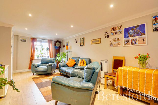 30, Creasen Butt Close, Maldon photo 3