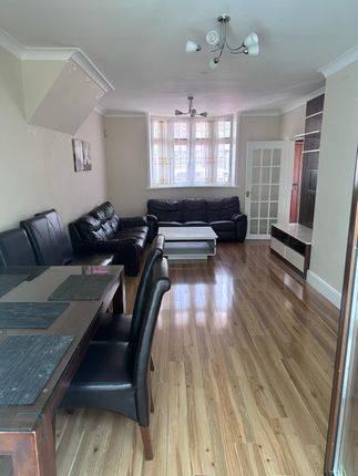 Semi-detached house to rent in York Avenue, Hayes