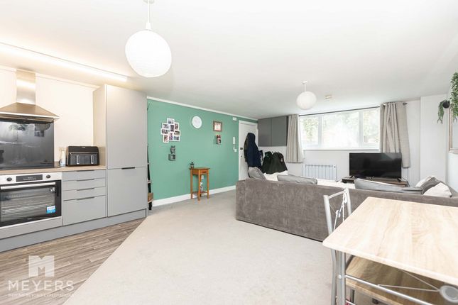Flat Flat 2, 504, Christchurch Road, Bournemouth photo 2