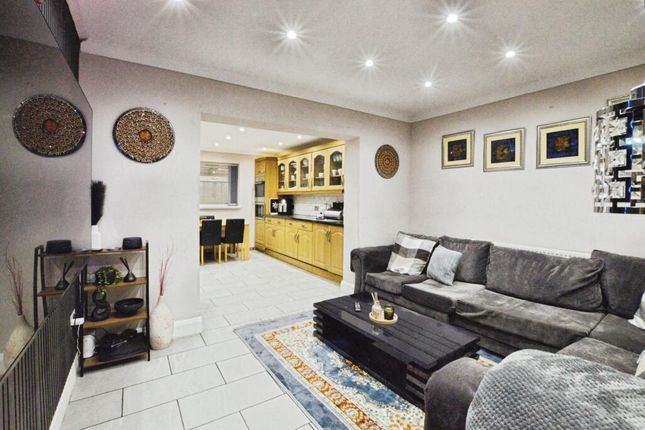 127, Thornton Avenue, West Drayton photo 2