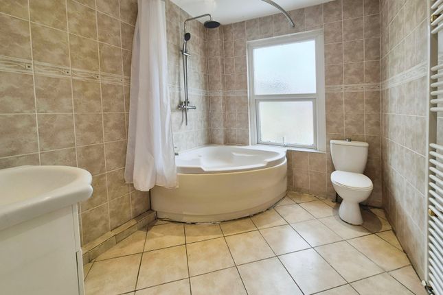 12, Alexandra Road, Somerset photo 4
