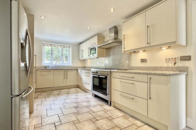 Snowdrop, London Road, Great Notley, Braintree photo 4