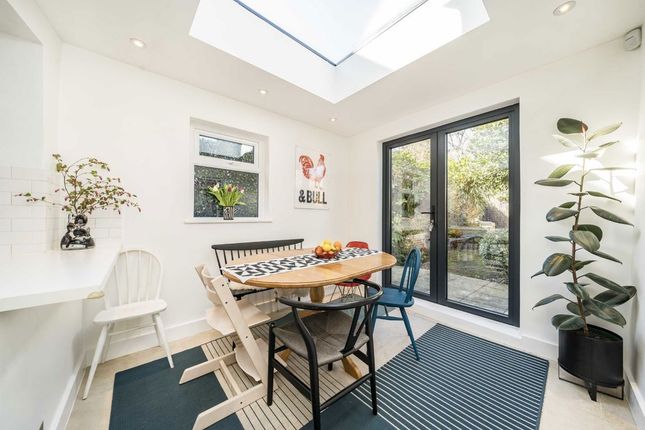 88, Ormeley Road, London photo 4