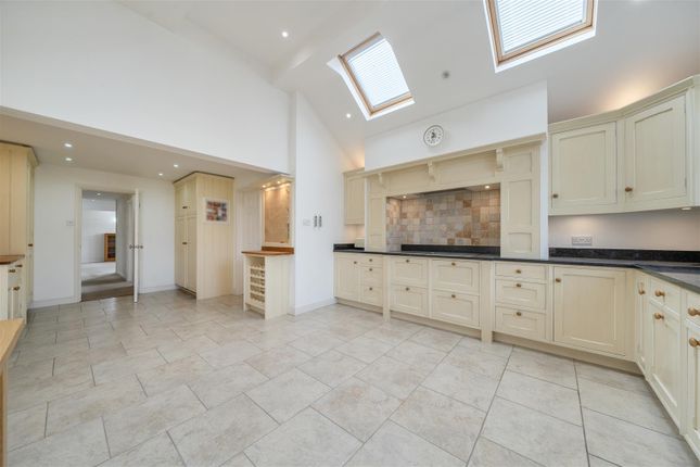 28A, New Road, Aston Clinton photo 3