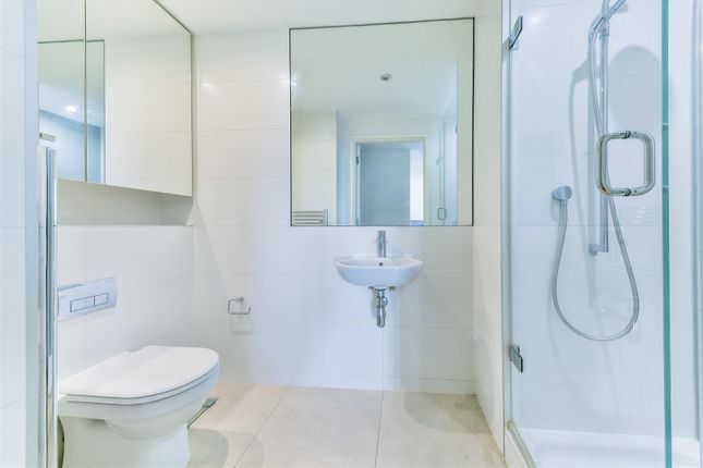 Flat for sale in Walworth Road, London