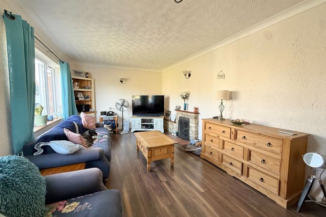 8, Conifer Close, Great Yarmouth photo 2