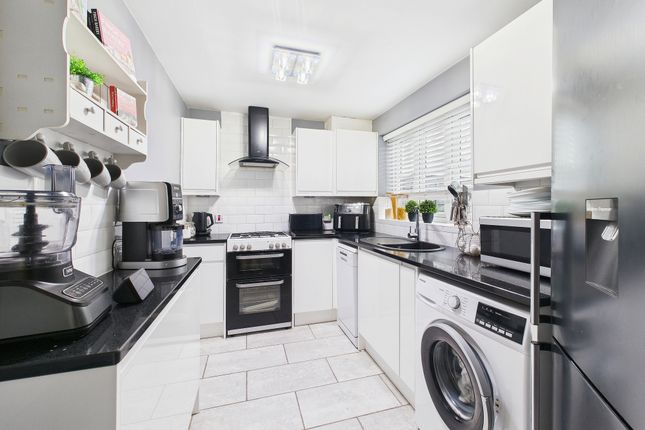 40 Elizabeth Way, Coventry photo 3