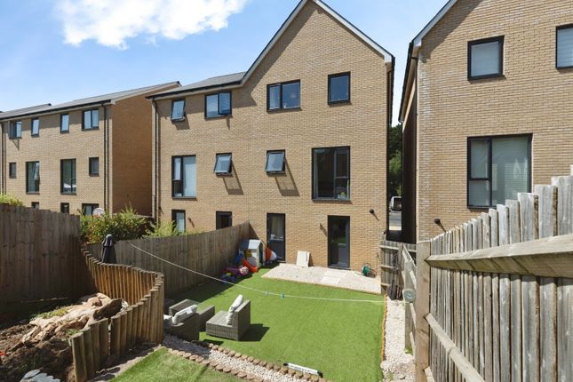 39, Lister Road, Gloucestershire photo 2
