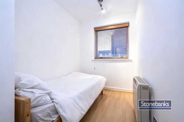 Parkgate Road, London photo 3