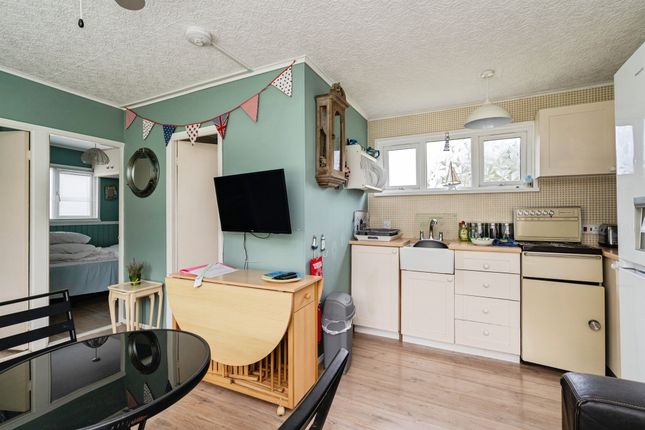 4, Kings Chalet Park, Overstrand Road, Cromer photo 4