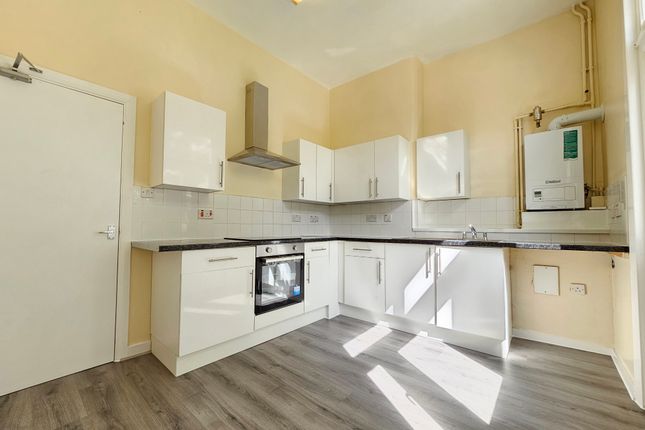 Flat to rent in Belmont Road, London