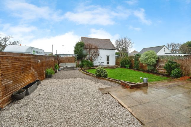 102, Portsmouth Road, Hampshire photo 3