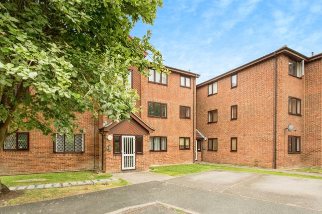 Thumbnail Flat for sale in Speedwell Close, Cambridge, Cambridgeshire