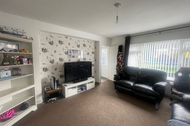 Property to rent in Dering Close, Coventry