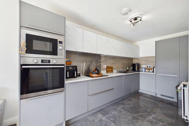 23, Lotus Crescent, Castleford photo 2