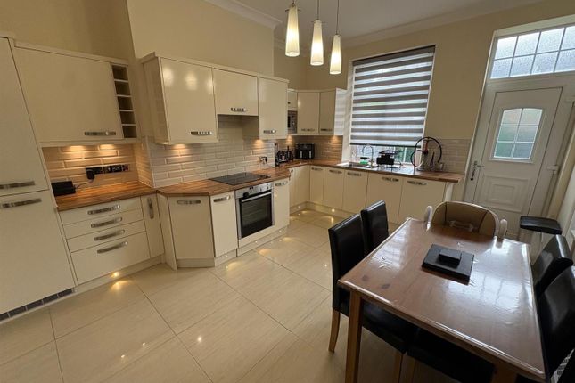 10, Sherwood Place, Bradford photo 3