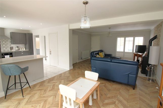 11, Duncans Drive, Hampshire photo 5