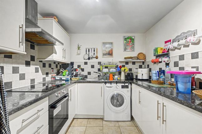 Apartment 6, Royal Court, 56 Haydn Road, Nottingham photo 3