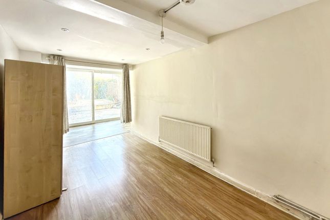 63, Warner Road, London photo 3