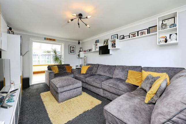 10, Harris Road, Isle of Wight photo 3