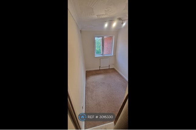 Eliot Close, Newport Pagnell photo 5
