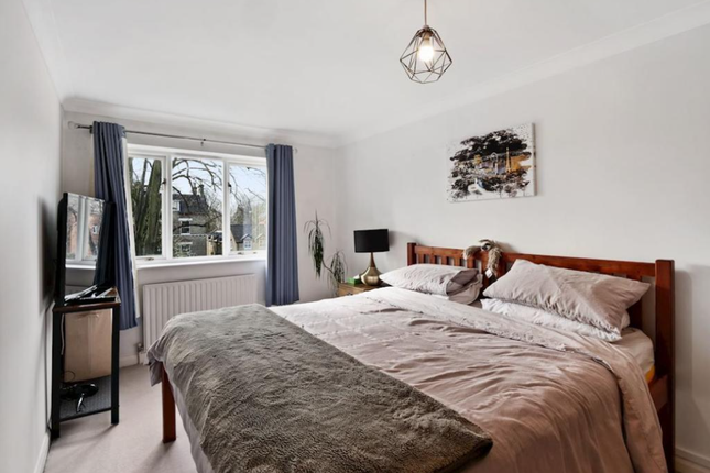 Flat for sale in The Avenue, Beckenham