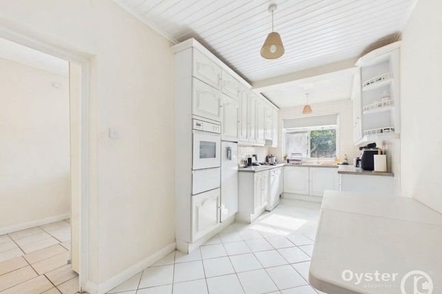 60 Seafield Road, London photo 3