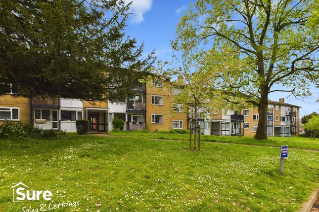 Thumbnail Flat to rent in Chaulden House Gardens, Hemel Hempstead, Hertfordshire