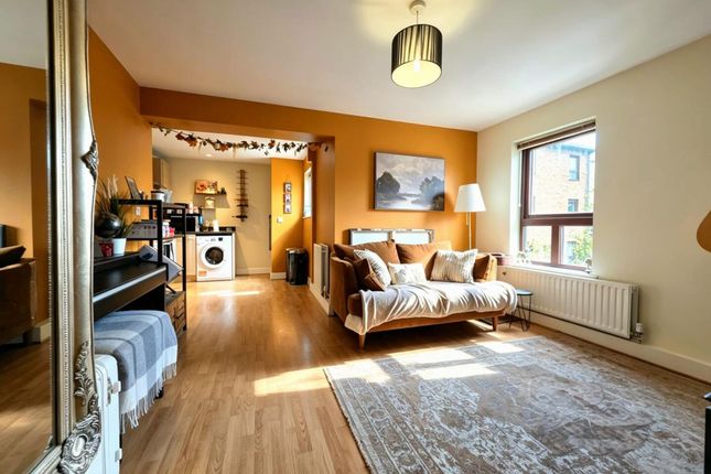 Apt 12, Bronte Woodlands Village, Wakefield photo 3