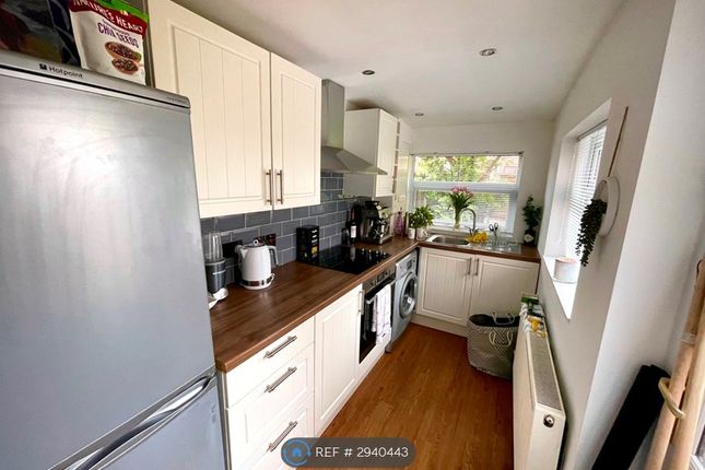 Prince Edward Avenue, Denton, Manchester photo 5