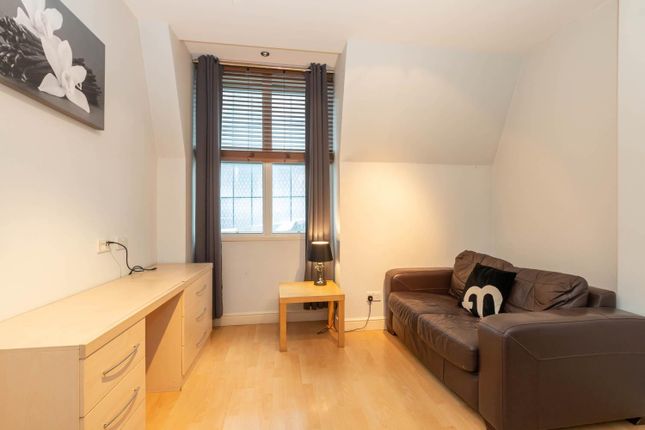 Studio to rent in Shaftesbury House, Station Street B5