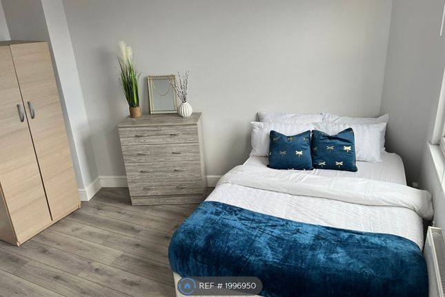 Thumbnail Room to rent in Stoke Newington High Street, London