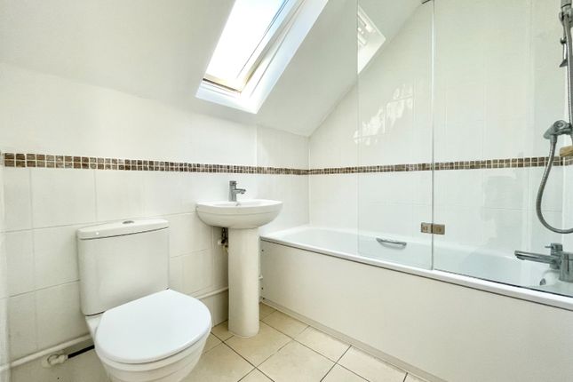 Flat for sale in Peked Mede, Hook, Hampshire