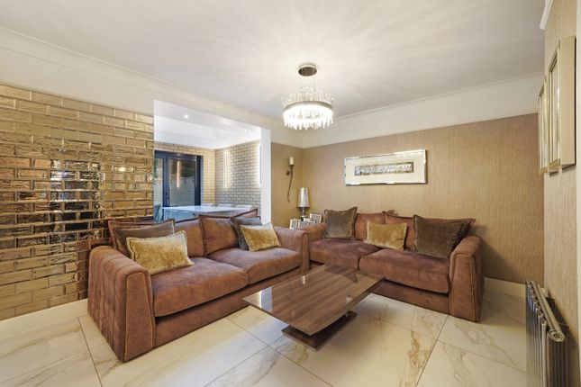 14 Park Drive, North Harrow, Middlesex photo 3