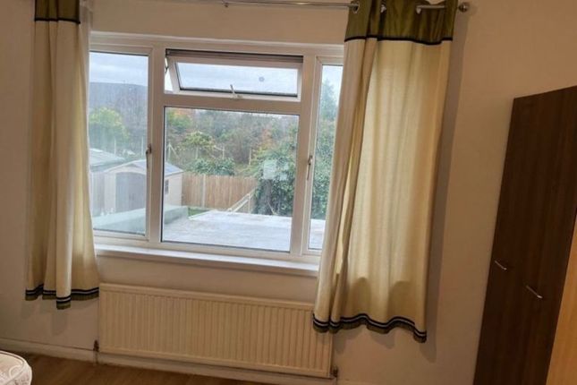 Wesley Avenue, Hounslow photo 2