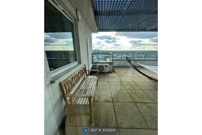 Flat, Cityview Centreway Apartments Axon Place, Ilford photo 5