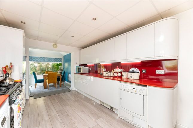 7, Leyburn Grove, West Yorkshire photo 4