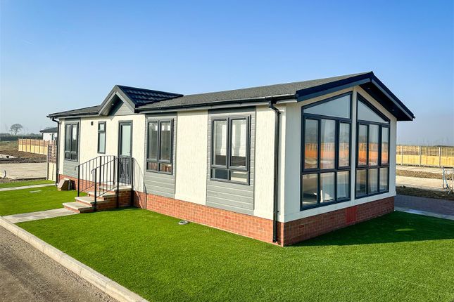 Thumbnail Mobile/park home for sale in Sandpiper Gardens, Sacketts Grove, Jaywick Lane, Clacton-On-Sea