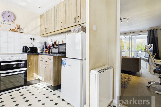 4, Dovehouse Close, Witney photo 4