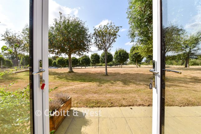 22, Ilford Court, Cranleigh photo 3
