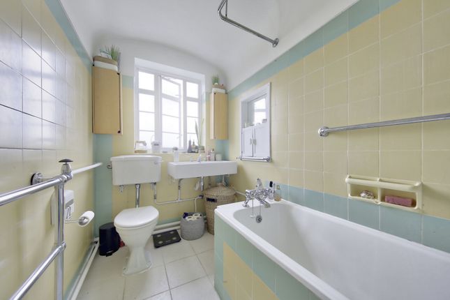 Flat for sale in Ingram House, Hampton Wick