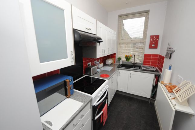 63, Victoria Road, Bradford photo 3
