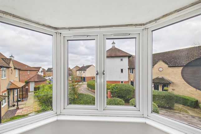 76, Dale Close, Colchester photo 3