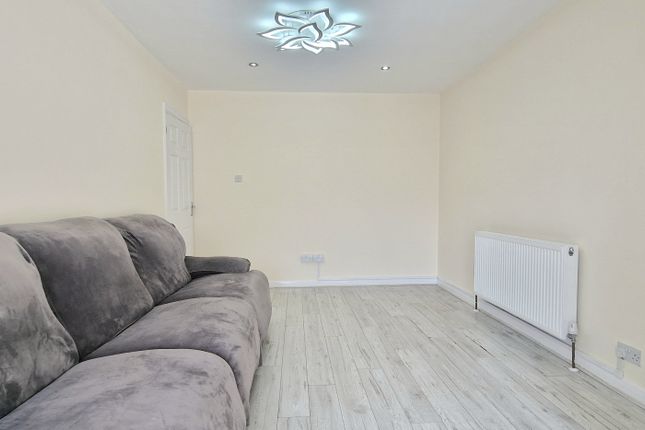 Property to rent in King Georges Avenue, Watford
