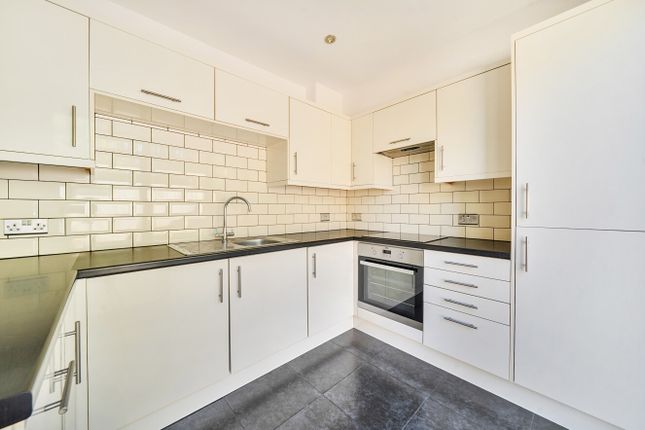 5, Fulbeck Avenue, West Sussex photo 3